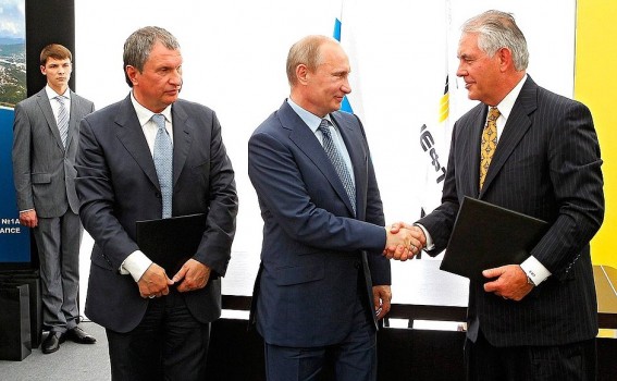 Tillerson e Putin nel 2012 durante l'apertura di una nuova filiale Rosneft