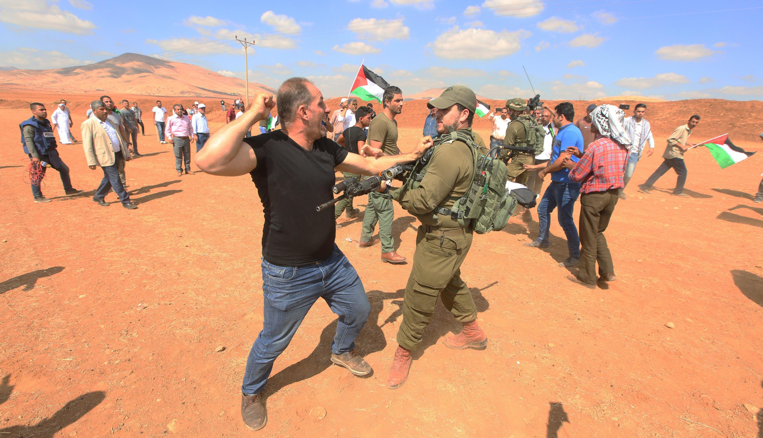 Scontri fra palestinesi e soldati israeliani in Cisgiordania