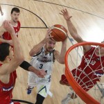 Un momento del primo tempo della finale Eurobasket 2017, il giocatore sloveno Goran Dragic in azione