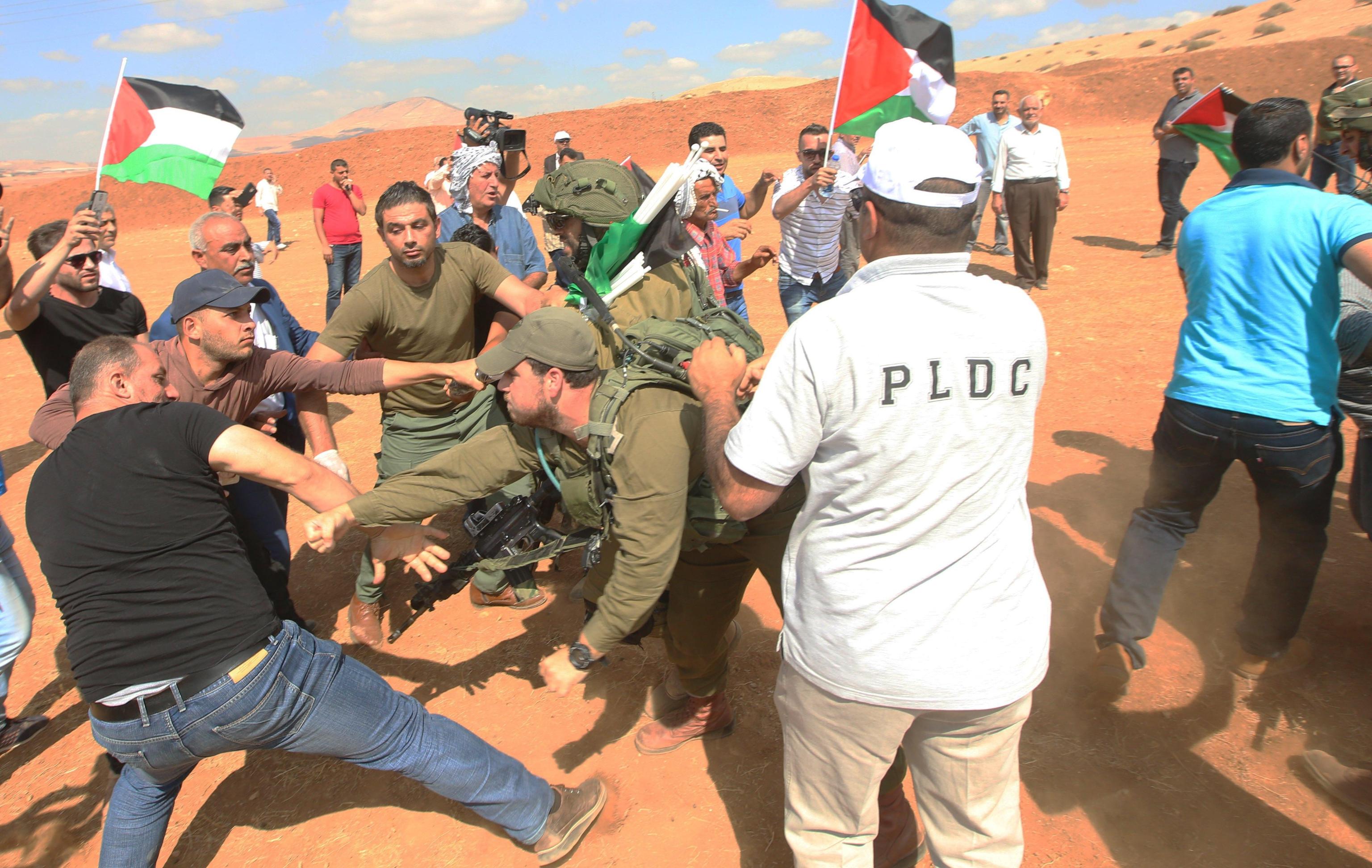 Scontri fra palestinesi e soldati israeliani in Cisgiordania