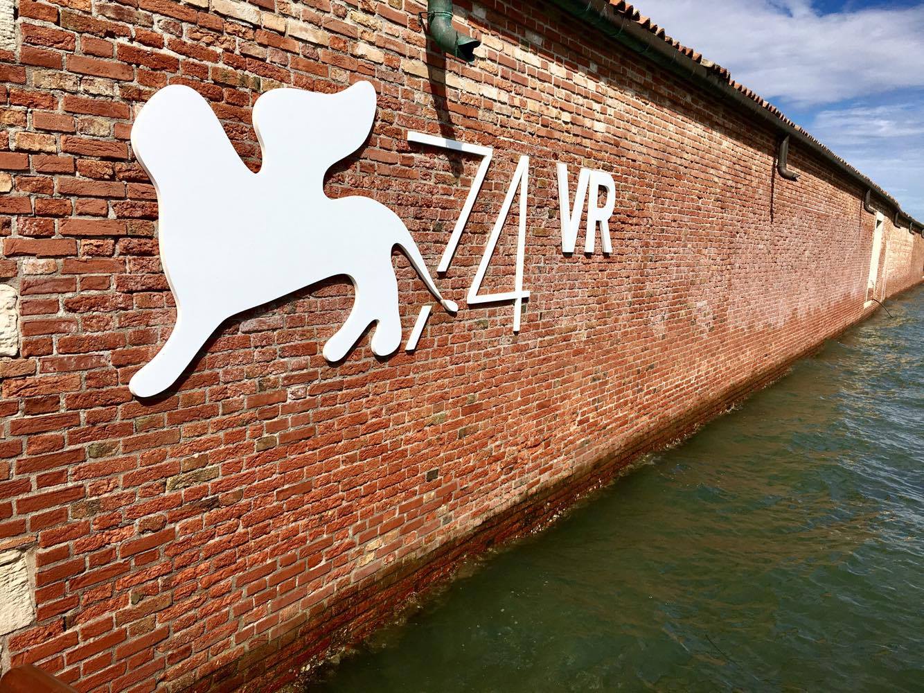 14 - L'isola del Lazzaretto interamente dedicata alla VR (Virtual Reality), dove si possono provare esperienze multisensoriali nel campo della sperimentazione cinematografica