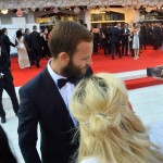 17 - Alessandro Borghi scatta un selfie con una fan. L'attore è il primo padrino uomo del festival