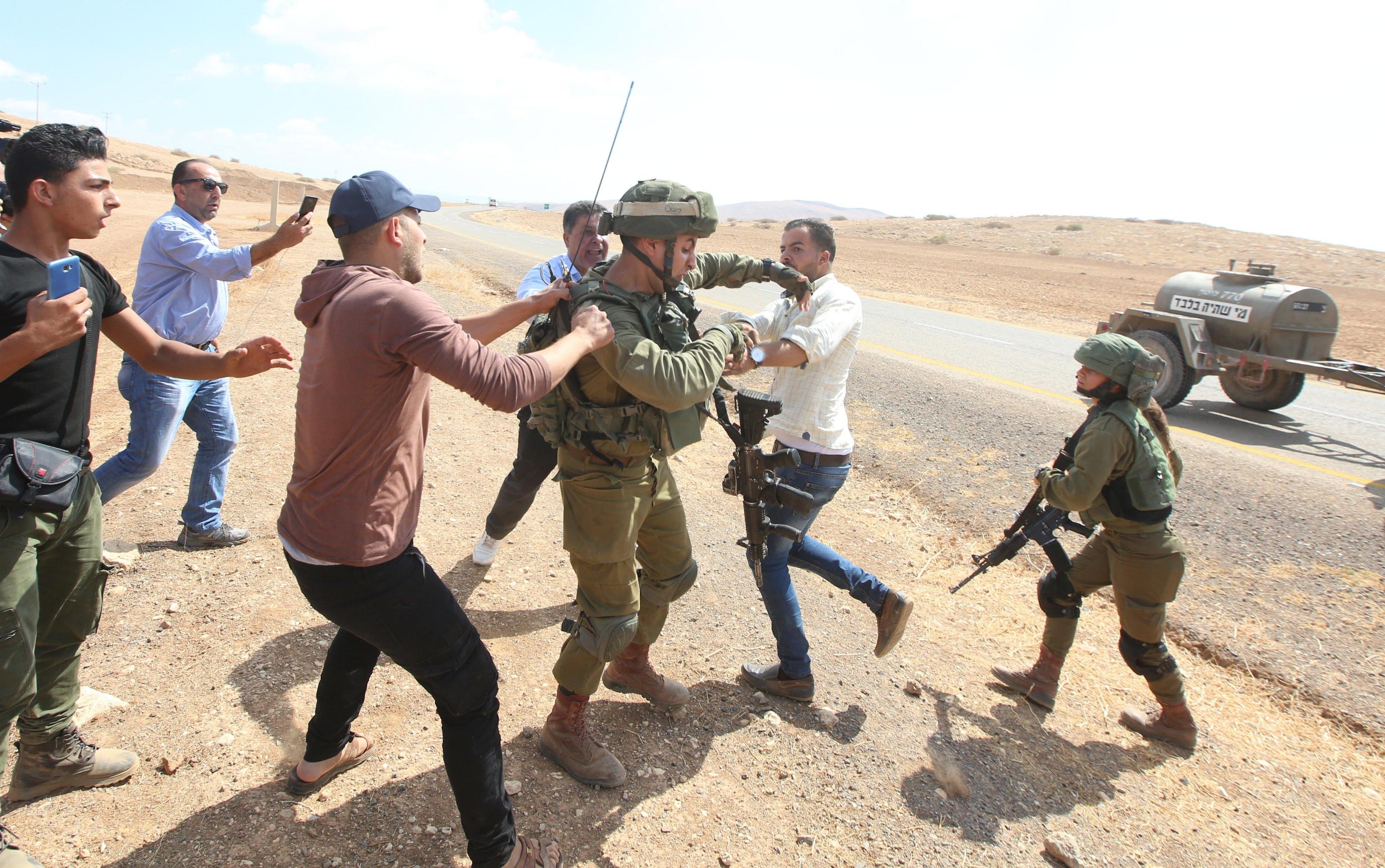 Scontri fra palestinesi e soldati israeliani in Cisgiordania