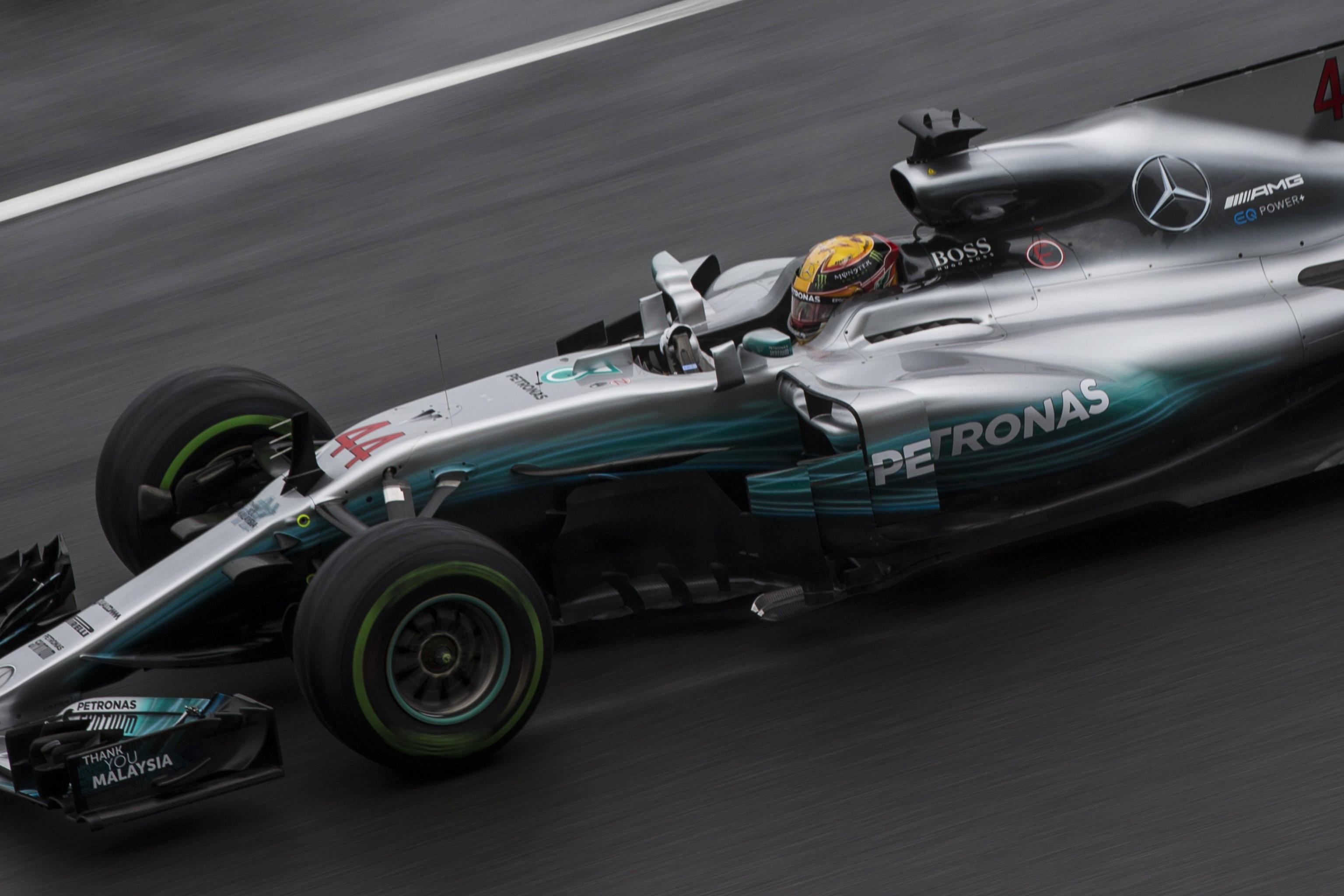 Tradizionale venerdì in sordina per Lewis Hamilton. L’inglese della Mercedes, leader del mondiale, ha chiuso la sessione di prove in sesta posizione