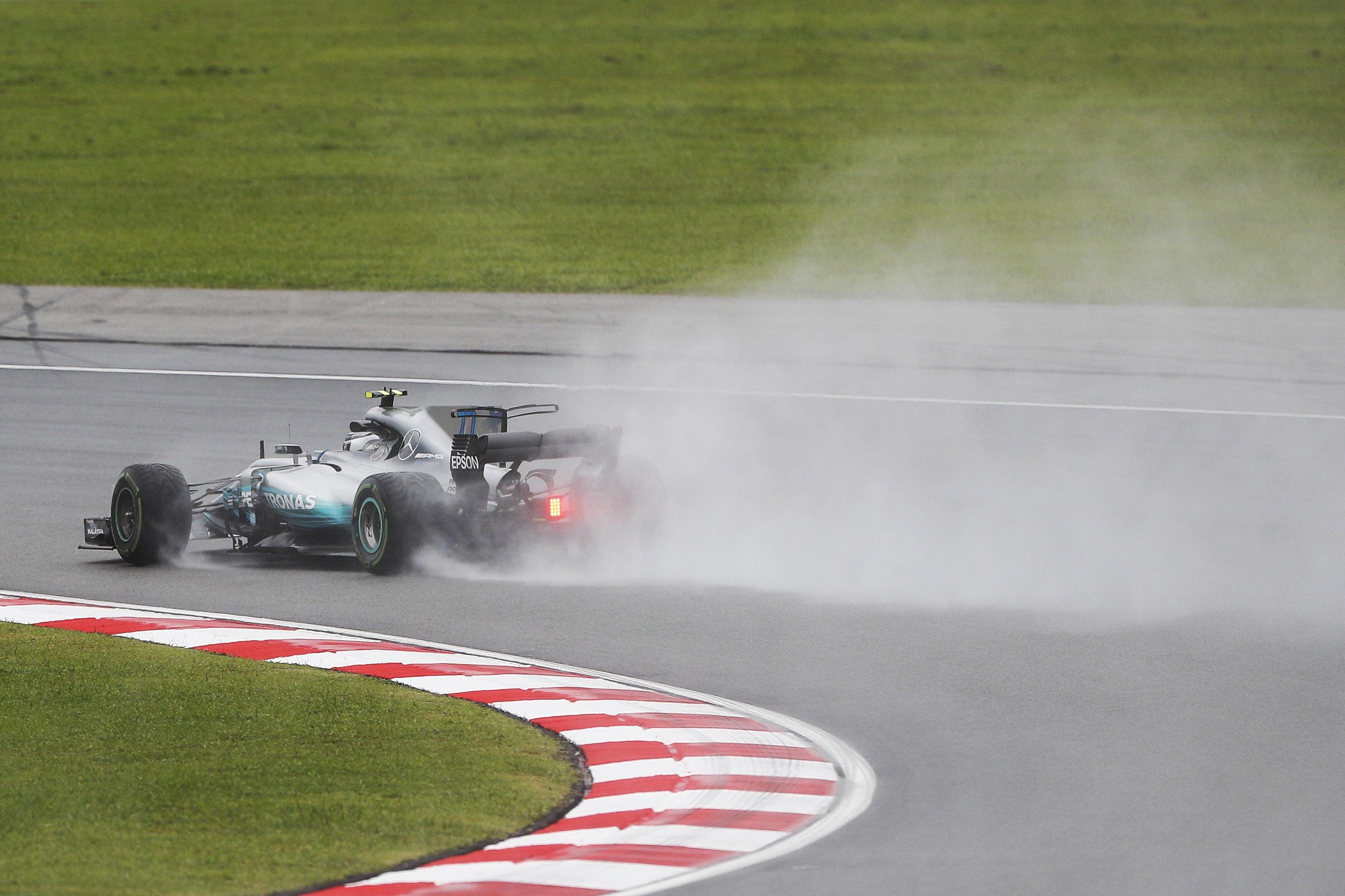 L’altro finlandese, Valtteri Bottas, come il compagno di squadra Hamilton, si è un po’ nascosto nel corso delle due sessioni. Settimo tempo per lui, a un secondo e mezzo da Vettel