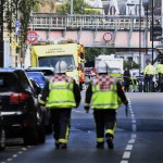 La polizia sta disattivando un secondo ordigno, nel frattempo strettissimi i controlli intorno alla stazione Parsons Green La polizia sta disattivando un secondo ordigno, nel frattempo strettissimi i controlli intorno alla stazione Parsons Green