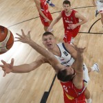 Edo Muric, Slovenia, verso il canestro durante la finale di EuroBasket 2017