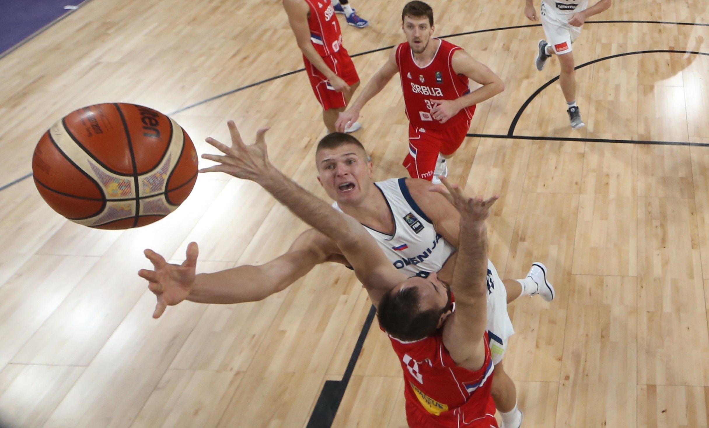 Edo Muric, Slovenia, verso il canestro durante la finale di EuroBasket 2017