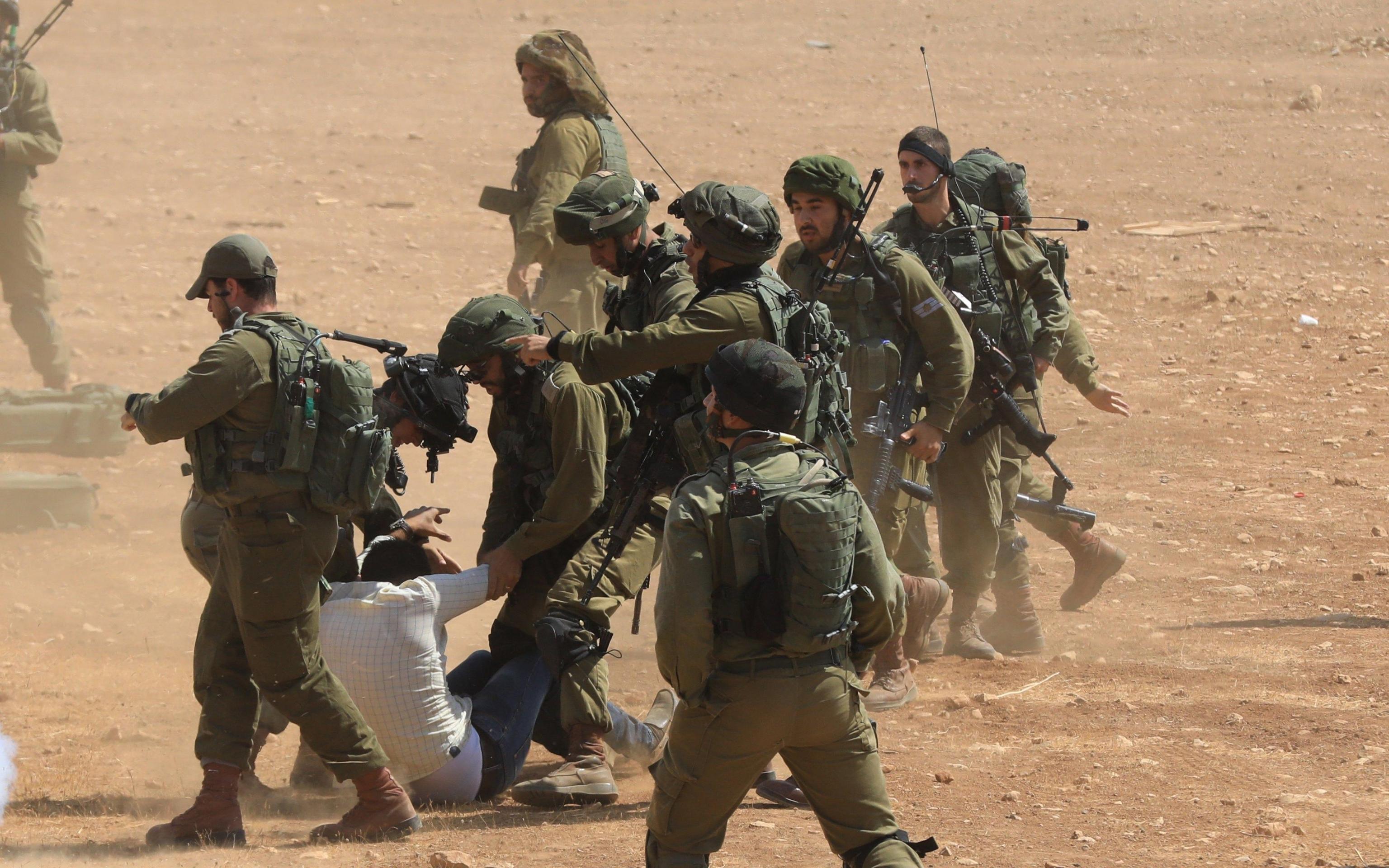 Scontri fra palestinesi e soldati israeliani in Cisgiordania