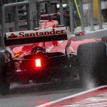 La Ferrari di Vettel esce dai box. Sebastian, per credere ancora nel mondiale, deve assolutamente vincere la gara di domenica