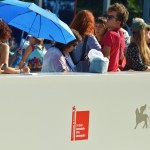 6 - L'attesa dei fan per la parata di star serale inizia molto presto, fin dal primo pomeriggio