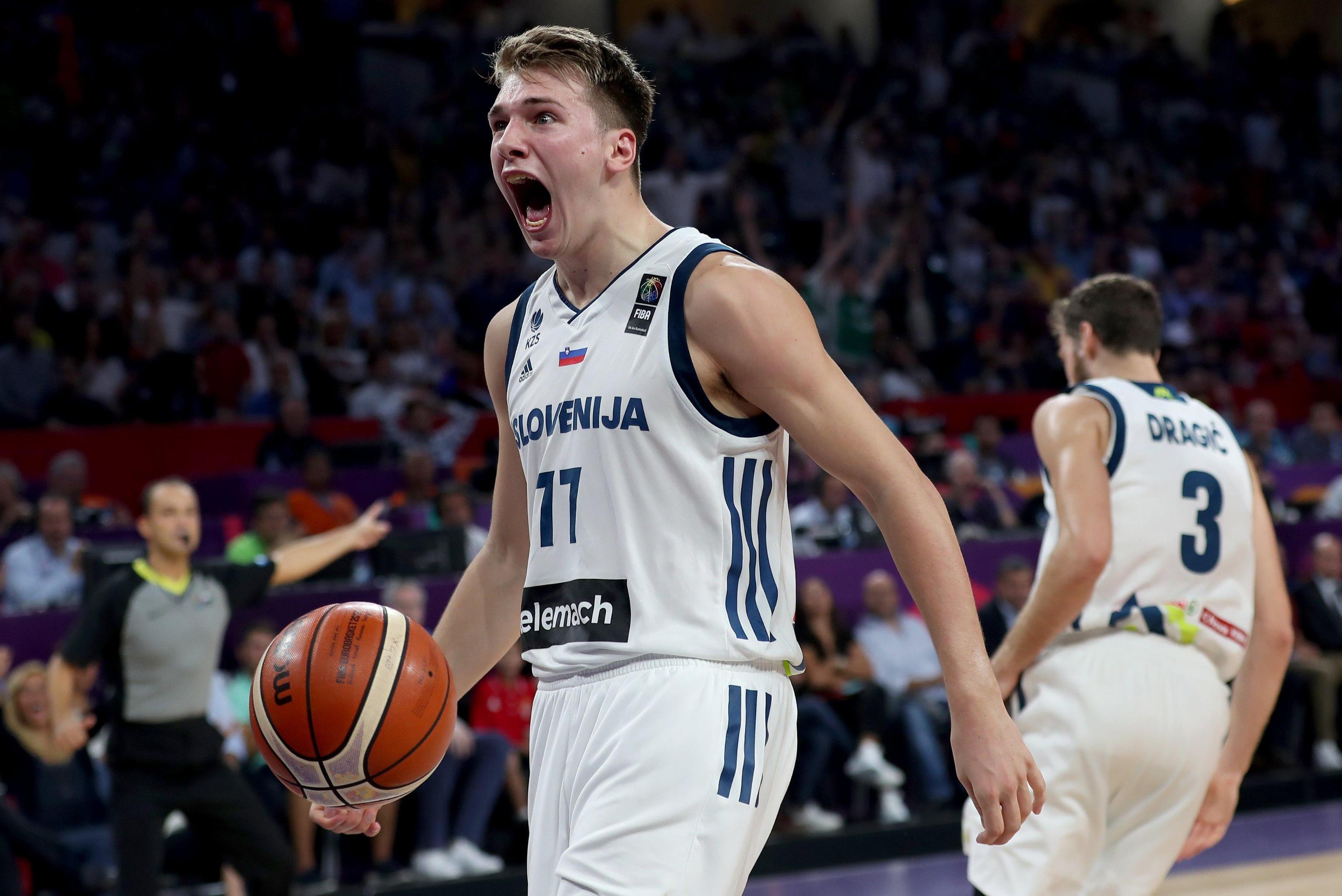 La gioia di Luka Doncic per il punto realizzato dalla Slovenia durante la finale di EuroBasket 2017