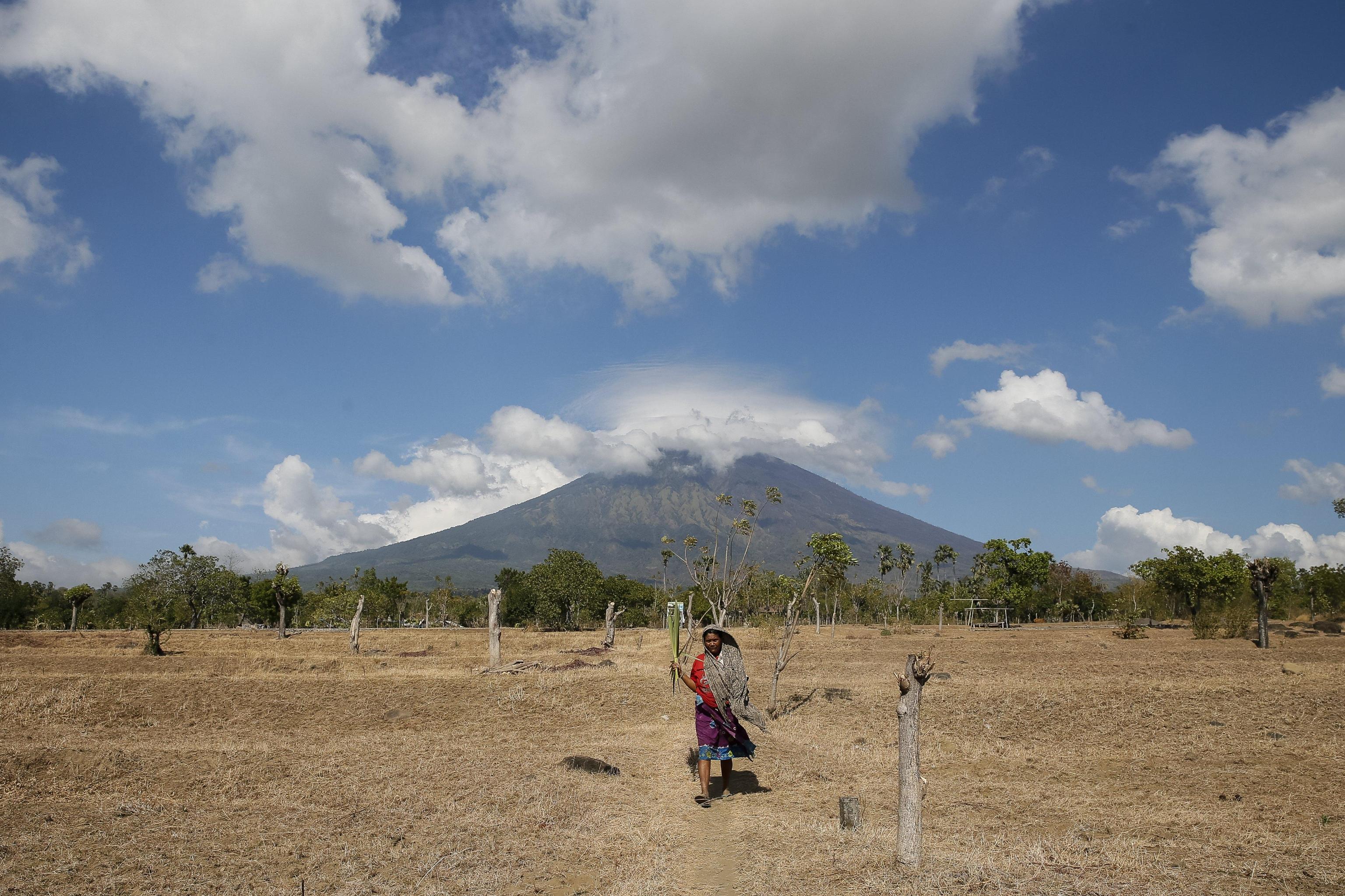Il vulcano rappresenta il punto più alto dell'Isola di Bali e ne influenza anche il clima