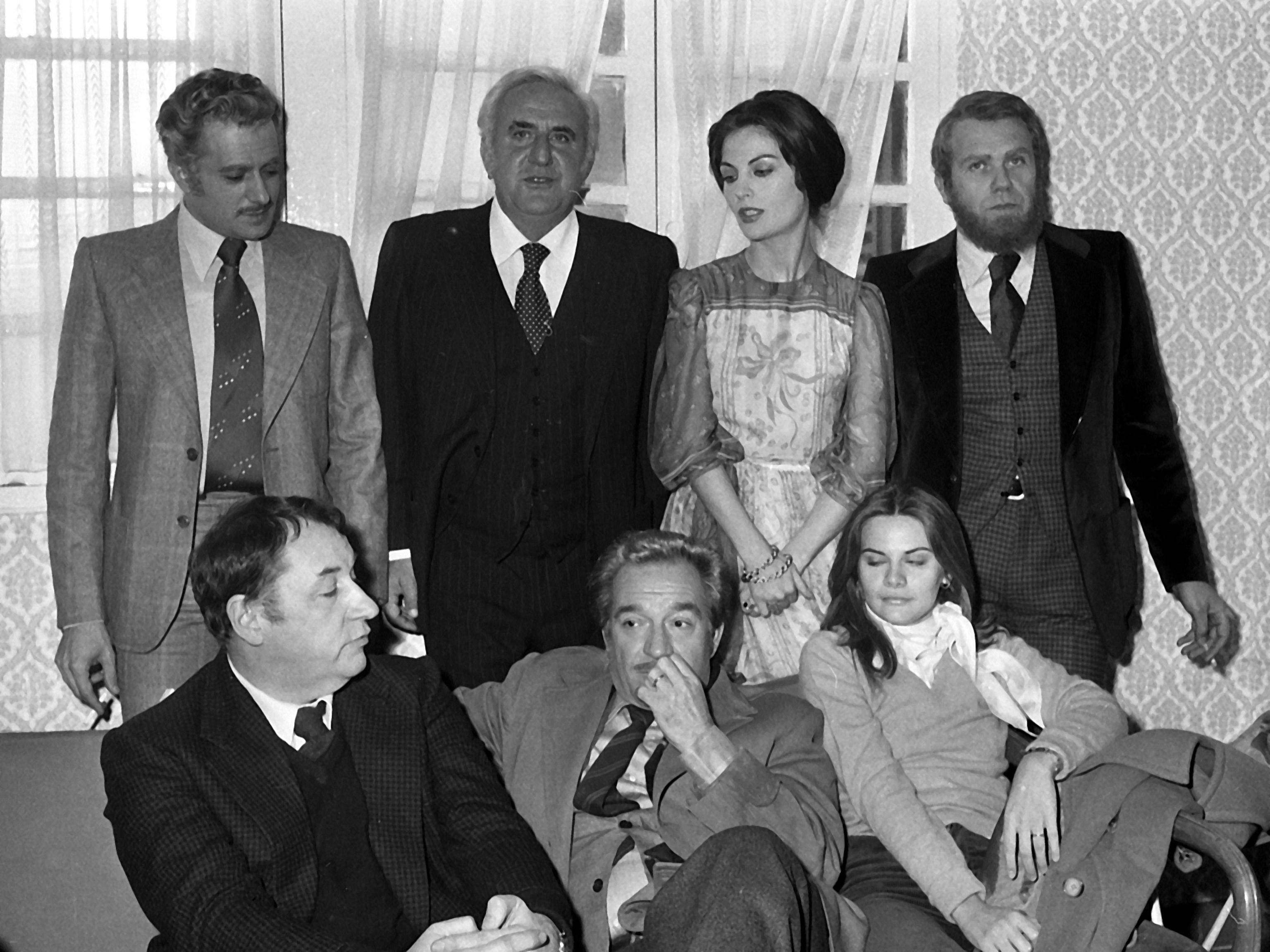 Foto di gruppo durante la conferenza stampa di "Amici Miei", 1975