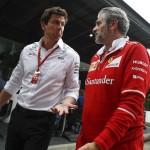 Due direttori a confronto. Maurizio Arrivabene, team principal Ferrari, e Toto Wollf (Mercedes) discutono dopo la fine della seconda sessione di prove libere