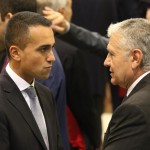 Luigi Di Maio parla con il questore di Napoli, Antonio de Jesu Luigi Di Maio parla con il questore di Napoli, Antonio de Jesu