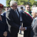 Il presidente della Repubblica stringe la mano al governatore della Puglia Michele Emiliano Il presidente della Repubblica stringe la mano al governatore della Puglia Michele Emiliano