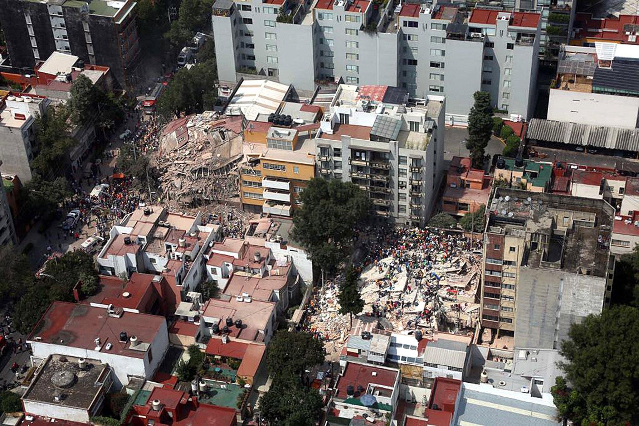 Una veduta dall'alto dei danni causati dal terremoto a Città del Messico Una veduta dall'alto dei danni causati dal terremoto a Città del Messico