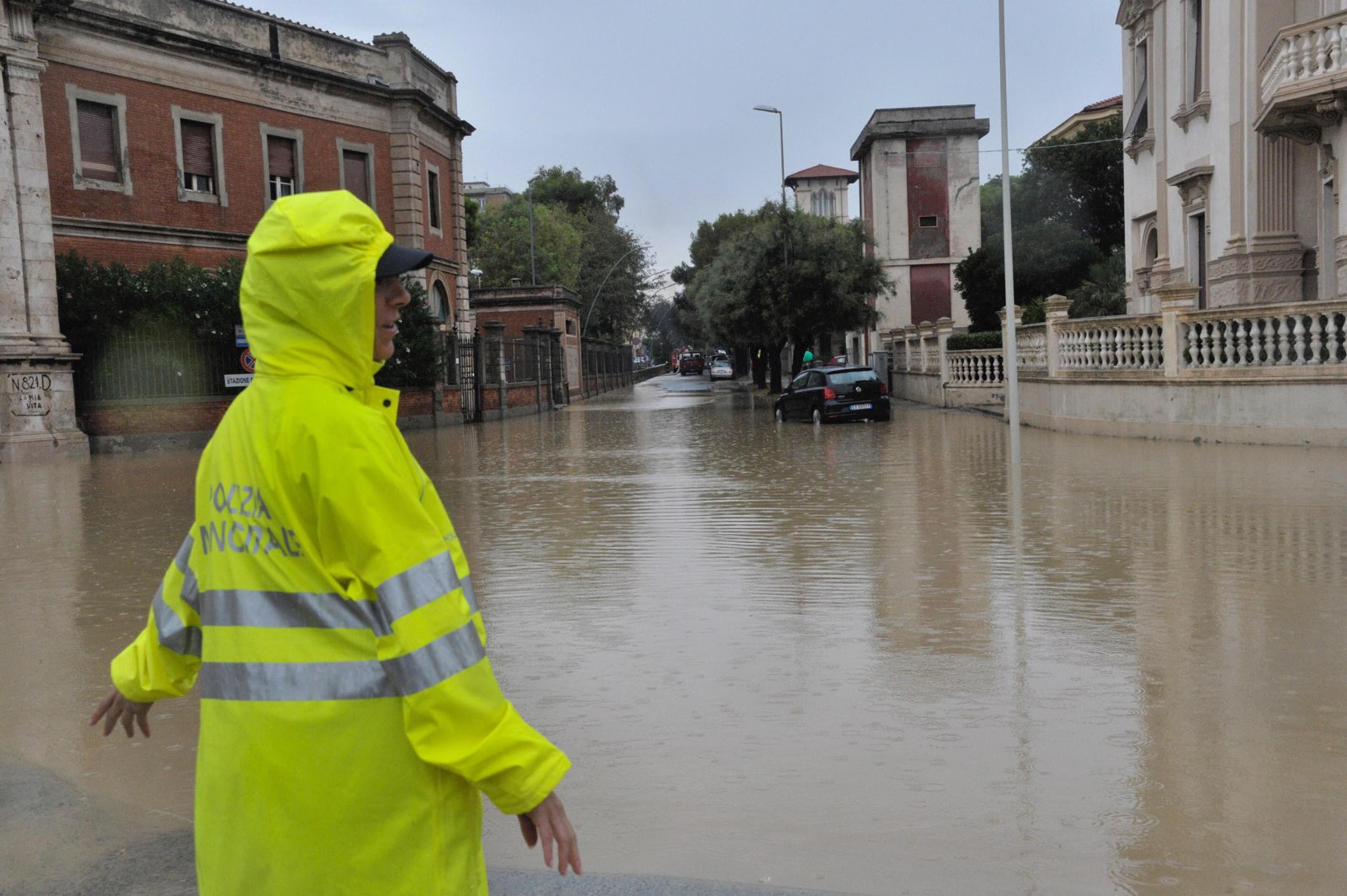 Nubifragio si abbatte su Livorno