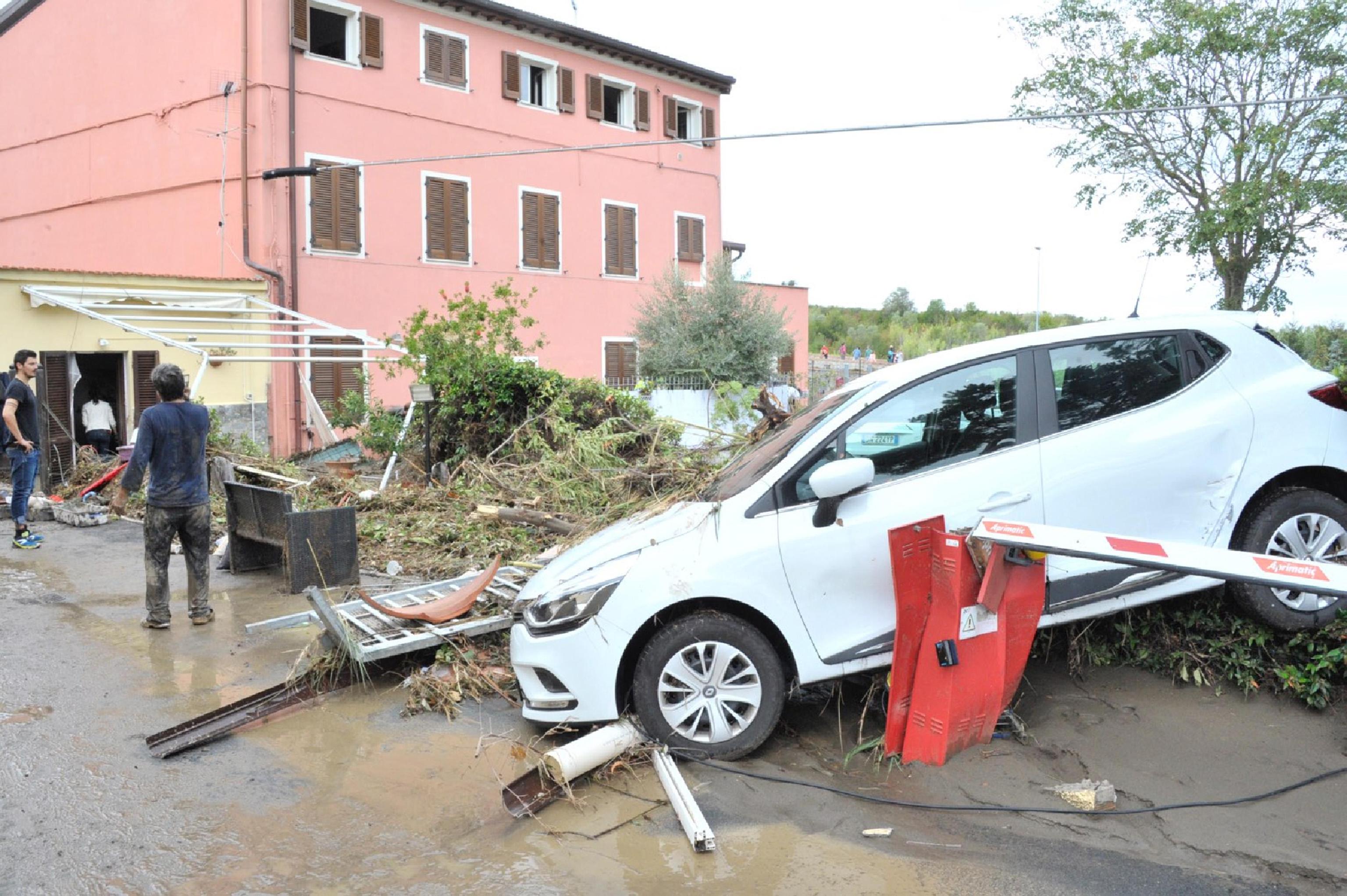 Nubifragio si abbatte su Livorno