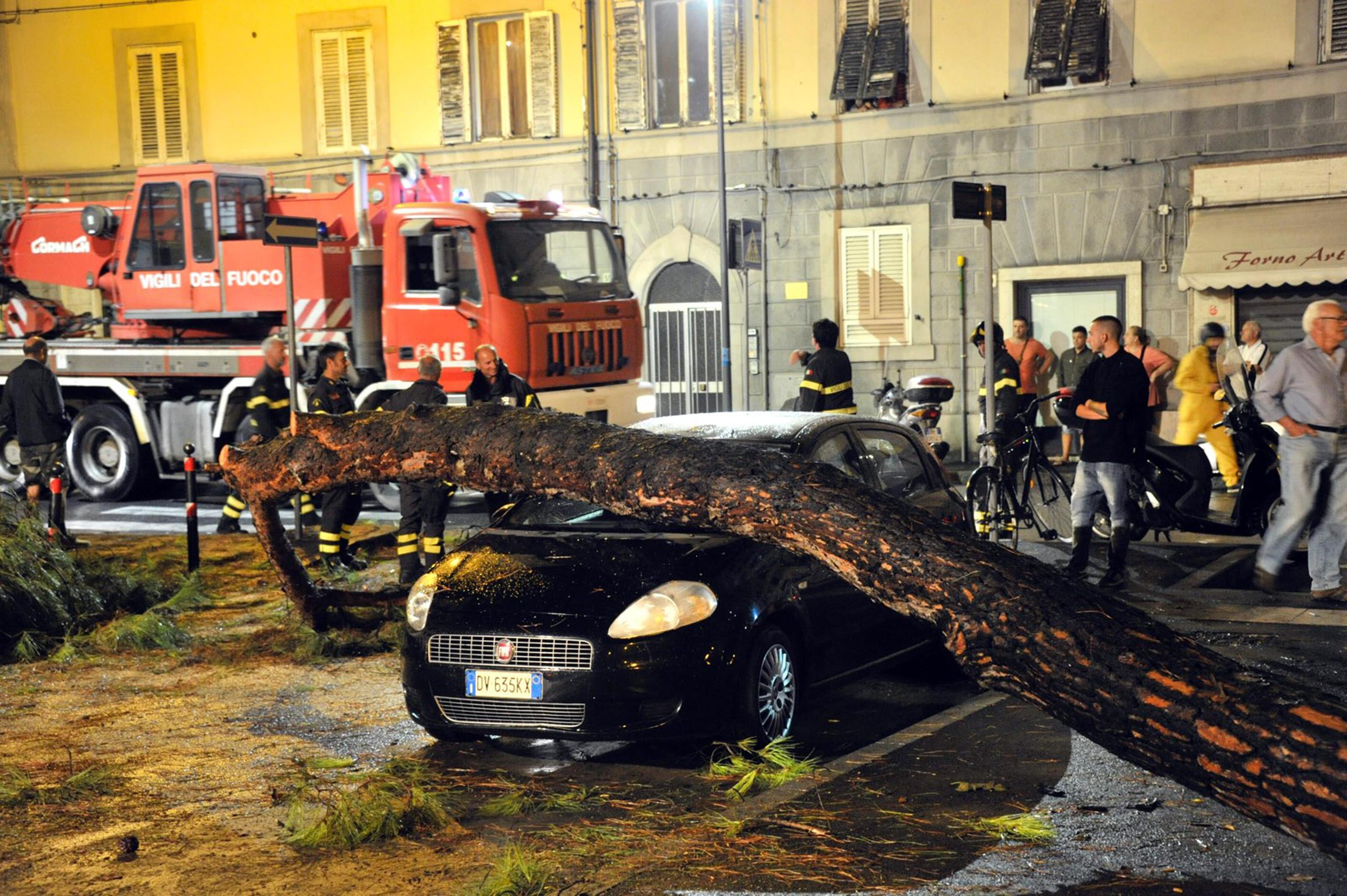 Nubifragio si abbatte su Livorno