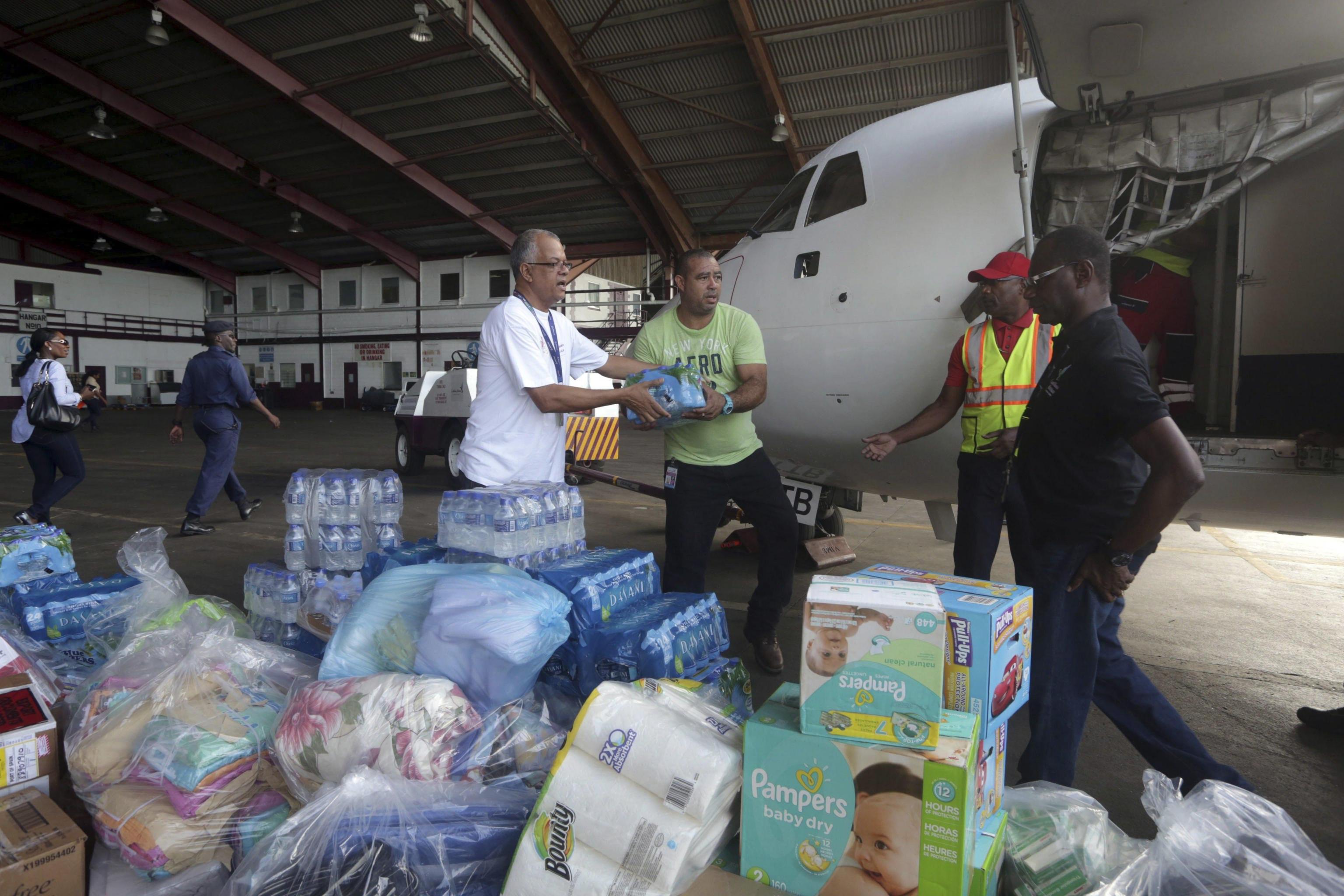 Il carico di aiuti umanitari in partenza dall'aeroporto di Piarco, Trinidad and Tobago