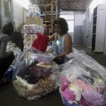 Preparazione dei vestiti in aiuto degli abitanti di Dominica e isole Vergini britanniche