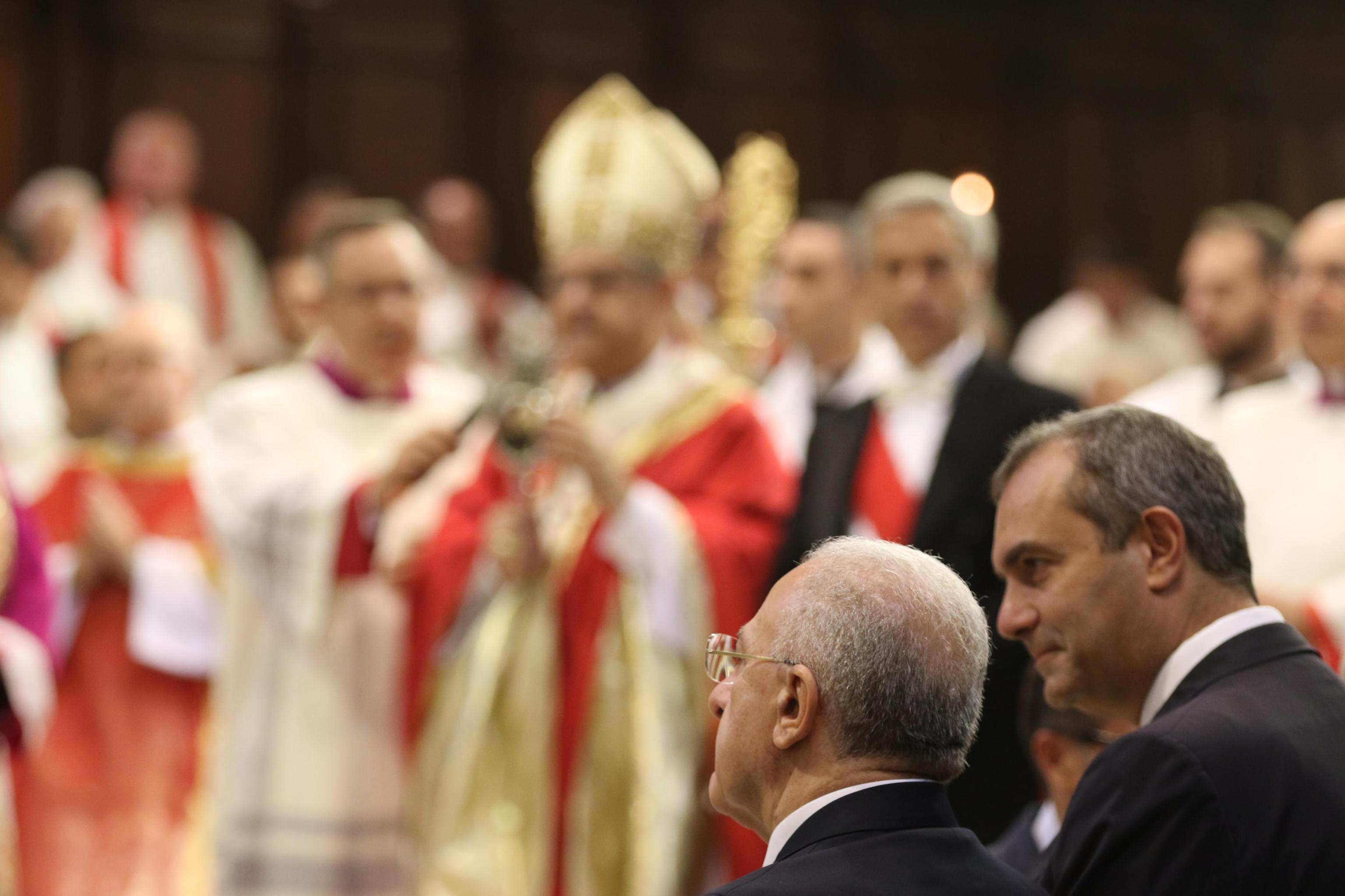 Presente anche il governatore della Campania, Vincenzo De Luca. Alla sua destra il sindaco Luigi de Magistris Presente anche il governatore della Campania, Vincenzo De Luca. Alla sua destra il sindaco Luigi de Magistris