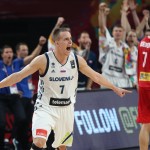 Il giocatore della Slovenia Klemen Prepelic festeggia la vittoria nella finale di EuroBasket 2017