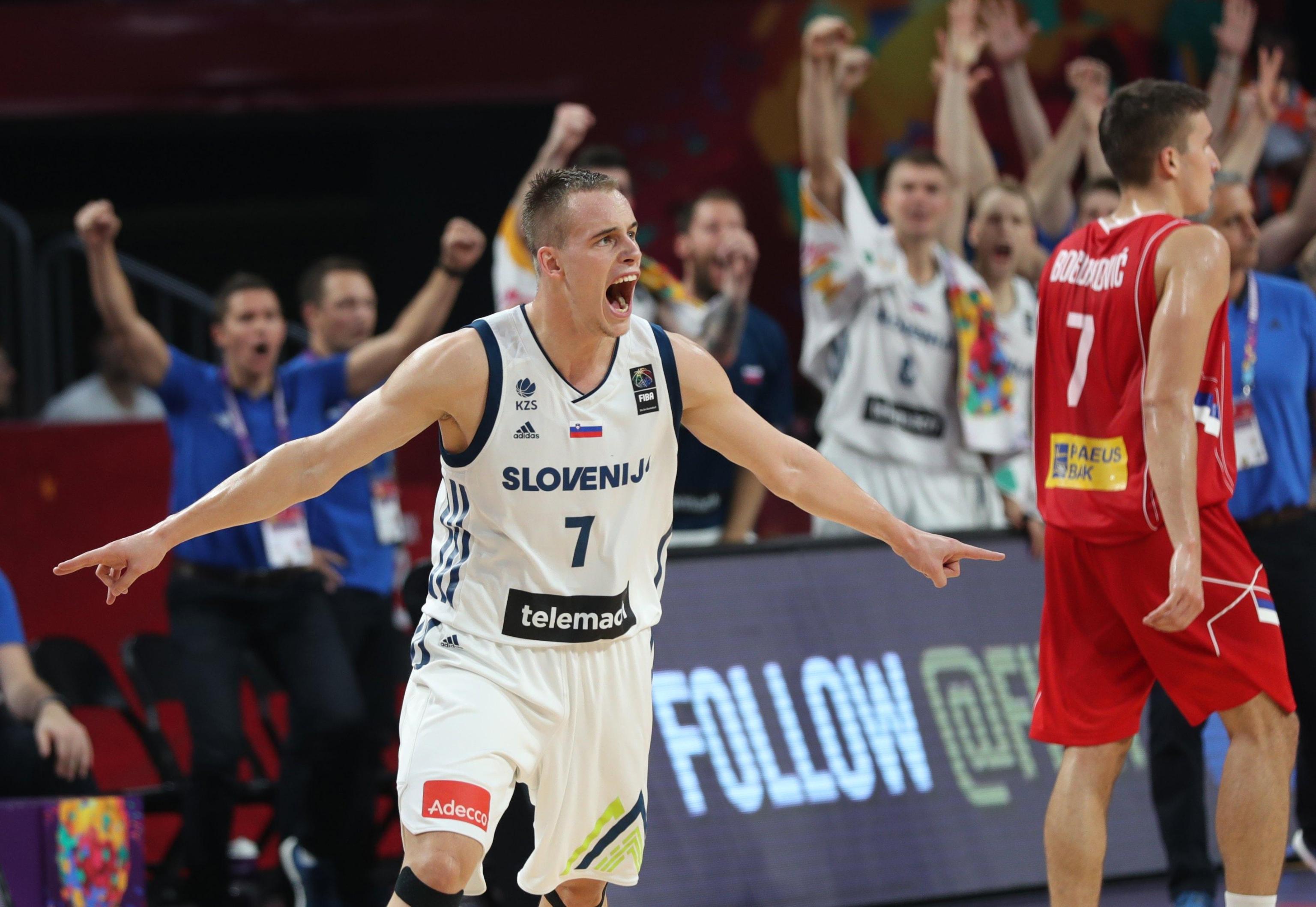 Il giocatore della Slovenia Klemen Prepelic festeggia la vittoria nella finale di EuroBasket 2017