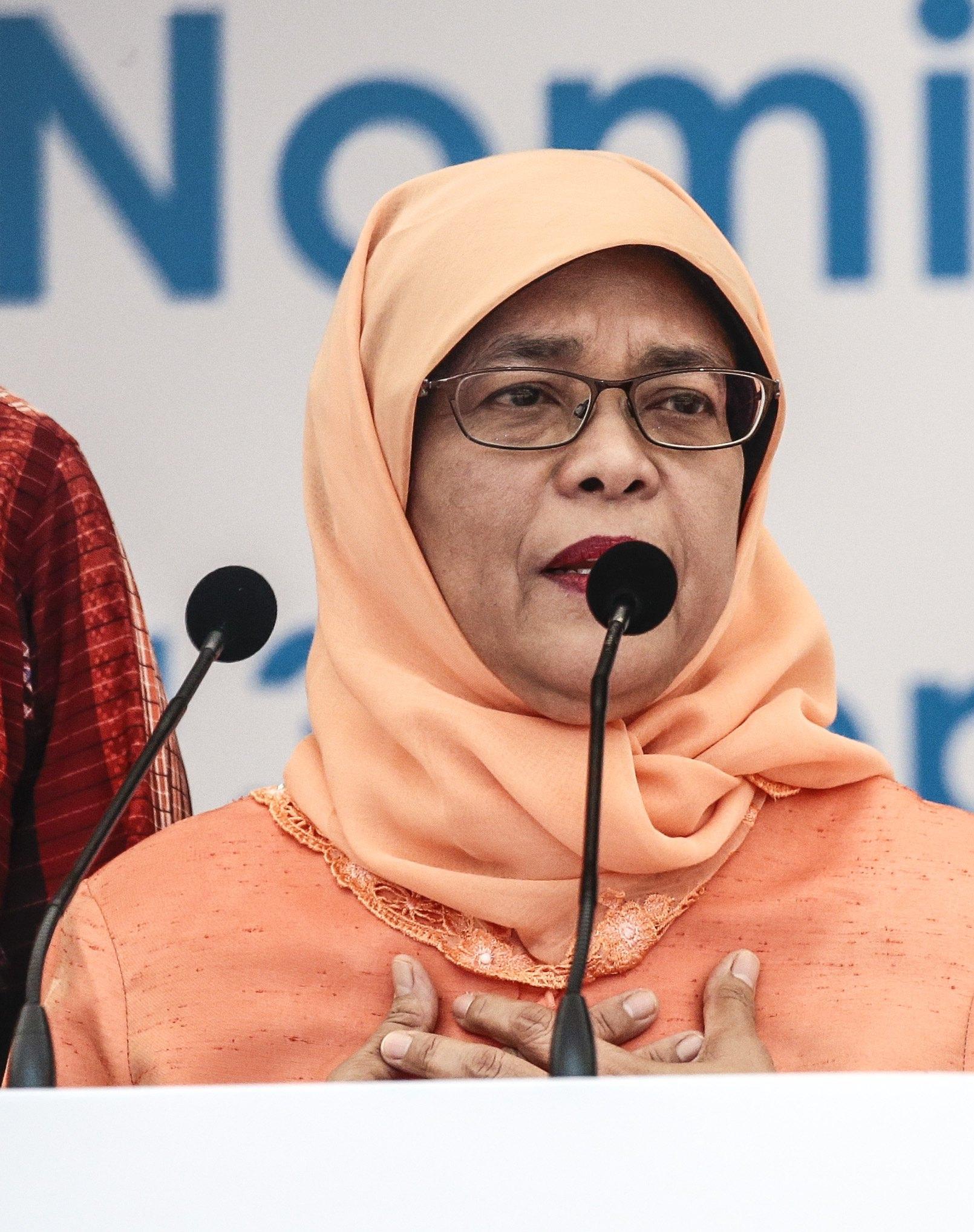 Halimah Yacob, 63 anni, è la prima donna ad essere eletta presidente di Singapore