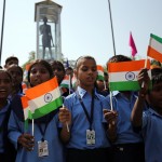 Moltissimi i giovani che in tutto il Paese hanno omaggiato Gandhi