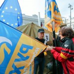 Tra i manifestanti anche tante persone anziane, che sono scese in piazza mescolandosi ai giovani