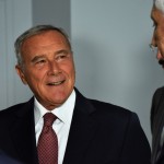 Il presidente Grasso ascolta la spiegazione del direttore Chianura Il presidente Grasso ascolta la spiegazione del direttore Chianura