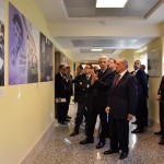 Altre stampe nel corridoio che collega lo studio televisivo alla redazione Altre stampe nel corridoio che collega lo studio televisivo alla redazione