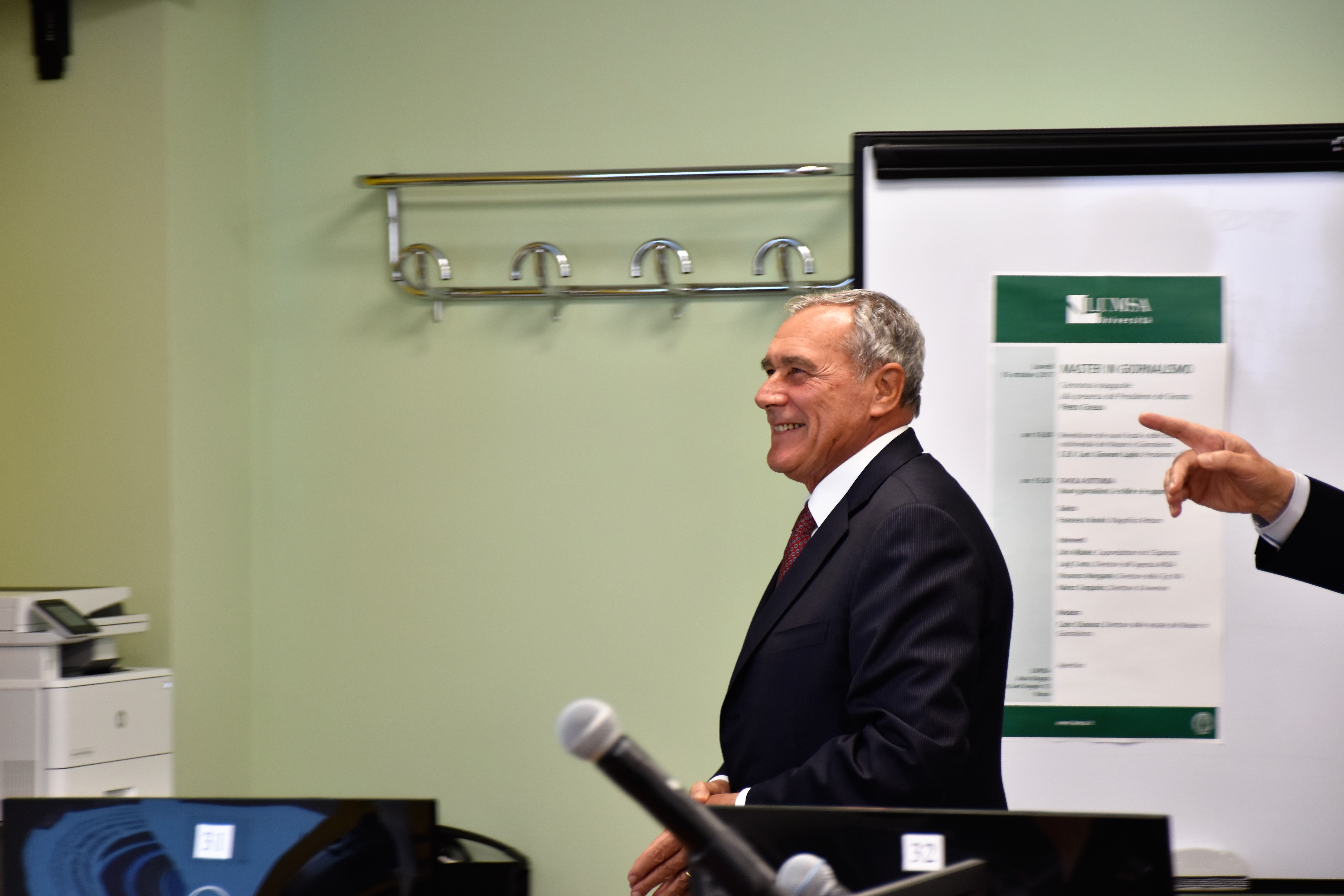 Pietro Grasso entra nella redazione di Lumsanews Pietro Grasso entra nella redazione di Lumsanews