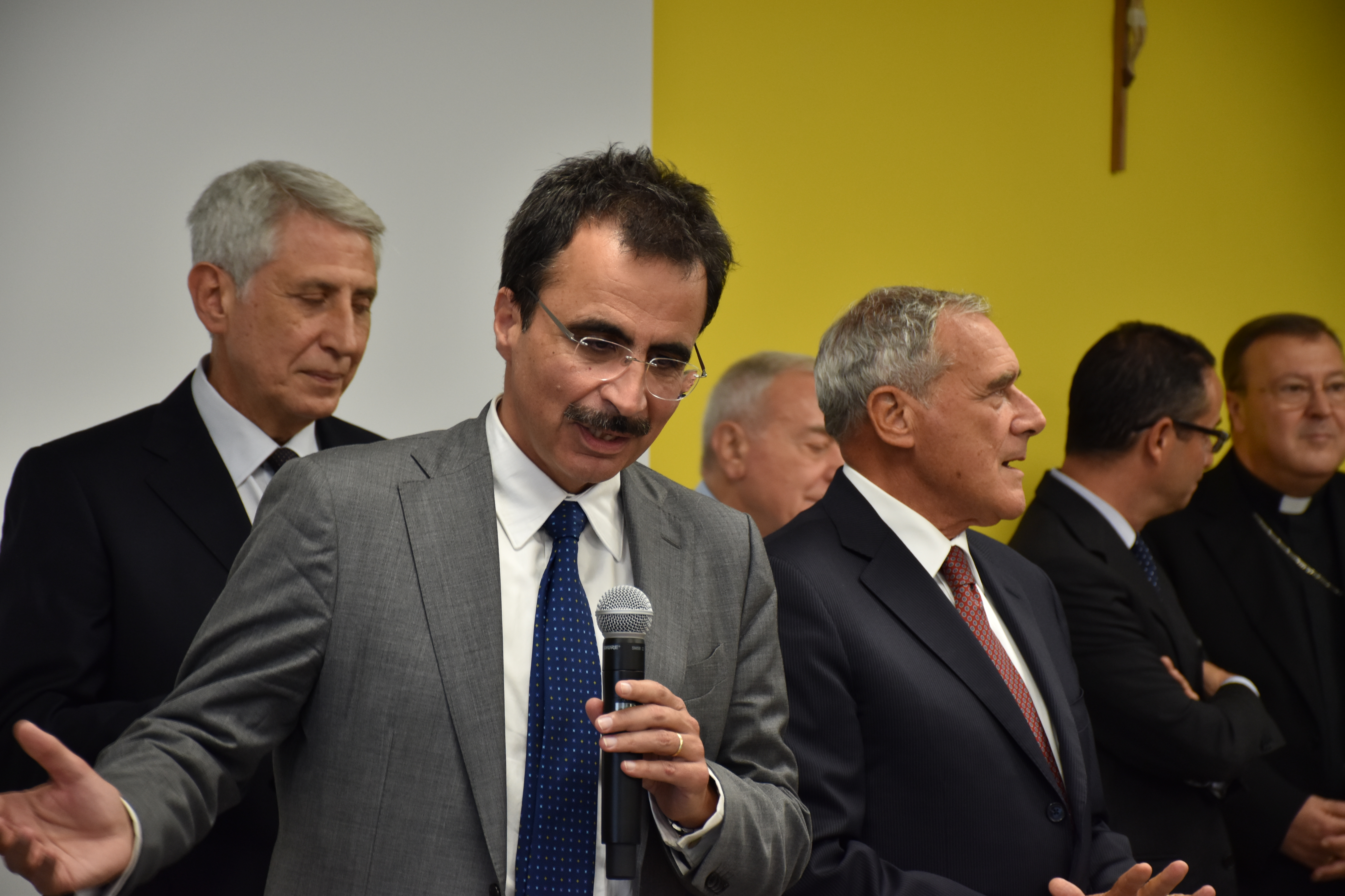 Il rettore Francesco Bonini ringrazia il presidente Grasso e introduce al momento della benedizione Il rettore Francesco Bonini ringrazia il presidente Grasso e introduce al momento della benedizione