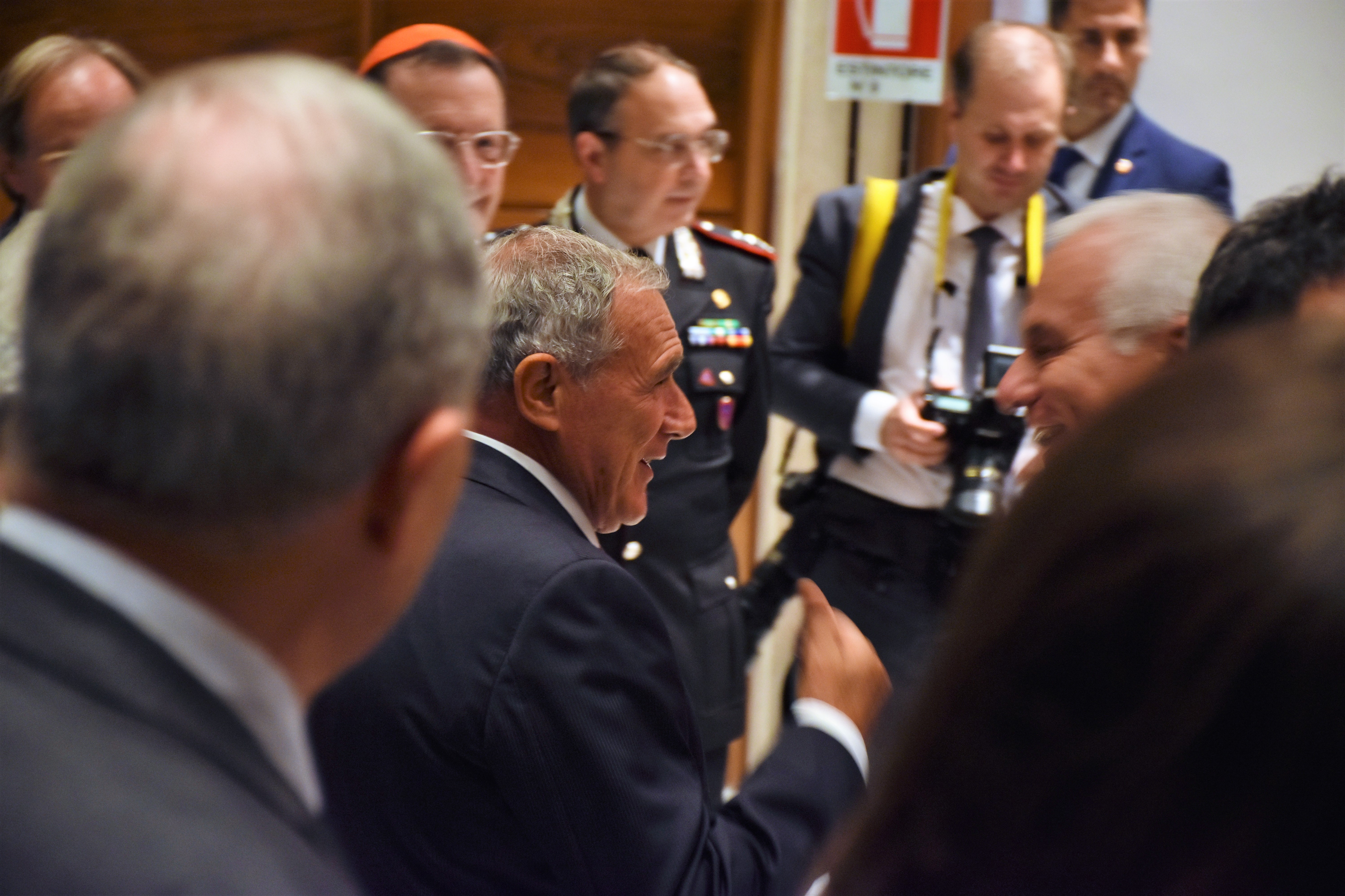 Il presidente del Senato grasso si dirige alla tavola rotonda in aula magna 'Nuovi giornalismi, le sfide e le opportunità del futuro' Il presidente del Senato grasso si dirige alla tavola rotonda in aula magna 'Nuovi giornalismi, le sfide e le opportunità del futuro'