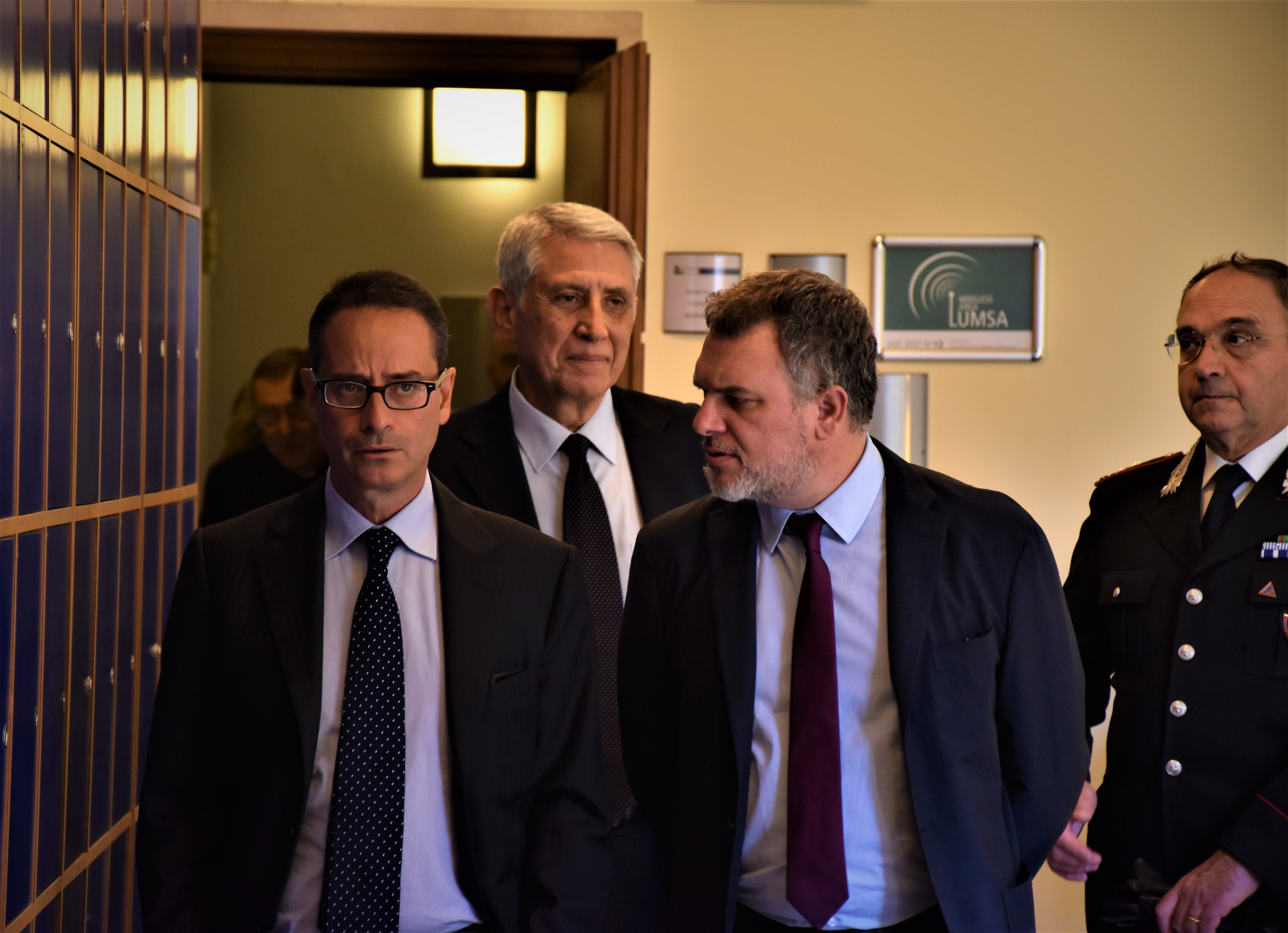 Alla cerimonia partecipano anche Luigi Contu (Direttore dell'Ansa) e Lirio Abbate (Caporedattore de L'Espresso) Alla cerimonia partecipano anche Luigi Contu (Direttore dell'Ansa) e Lirio Abbate (Caporedattore de L'Espresso)