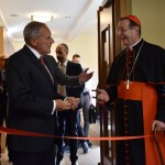 Il cardinale Giovanni Lajolo presenzia alla cerimonia del taglio del nastro