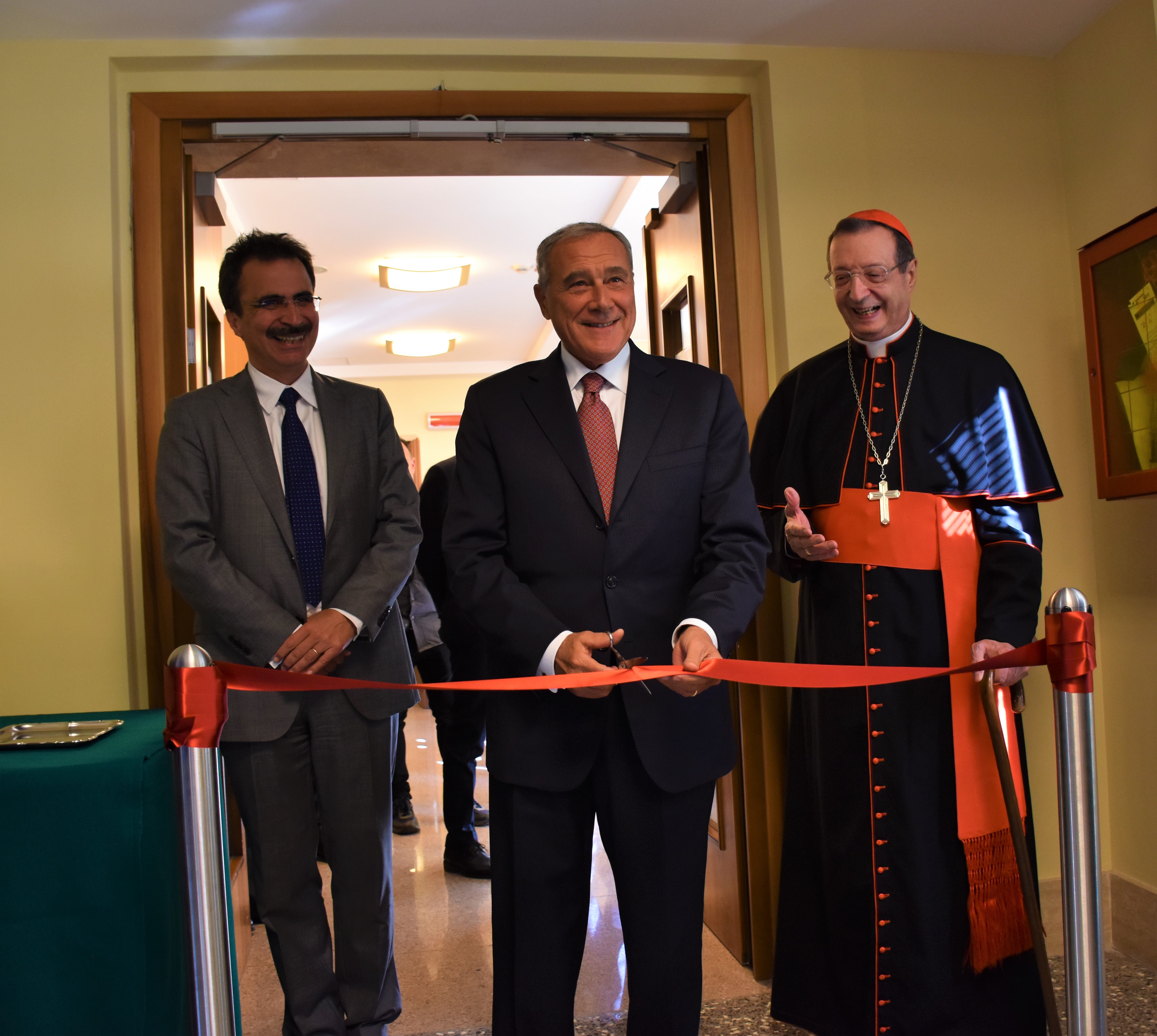 Il Presidente del Senato Pietro Grasso inaugura i nuovi ambienti del Master in Giornalismo Lumsa Il Presidente del Senato Pietro Grasso inaugura i nuovi ambienti del Master in Giornalismo Lumsa