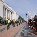 Gli effetti della prolungata protesta si fanno sentire non solo per i manifestanti, ma anche per le forze dell’ordine