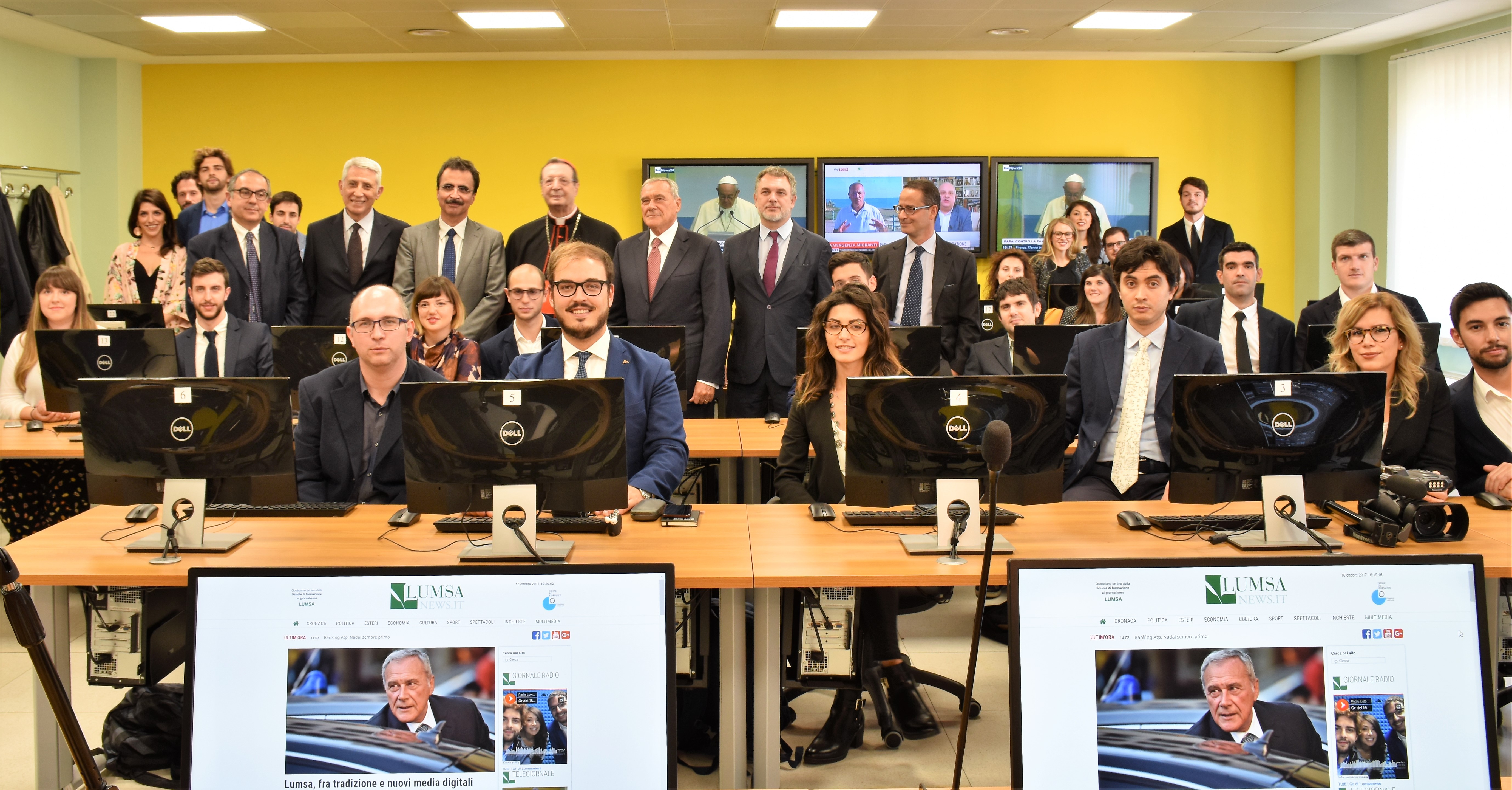 La redazione di Lumsanews insieme al Presidente Grasso La redazione di Lumsanews insieme al Presidente Grasso