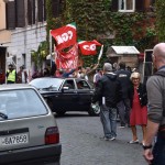 Craxi lascia l'Hotel Raphael a bordo di una Jaguar