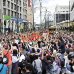 Migliaia di persone si sono riunite nella strada della Capitale