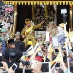 Migliaia di smartphone riprendono il Sultano