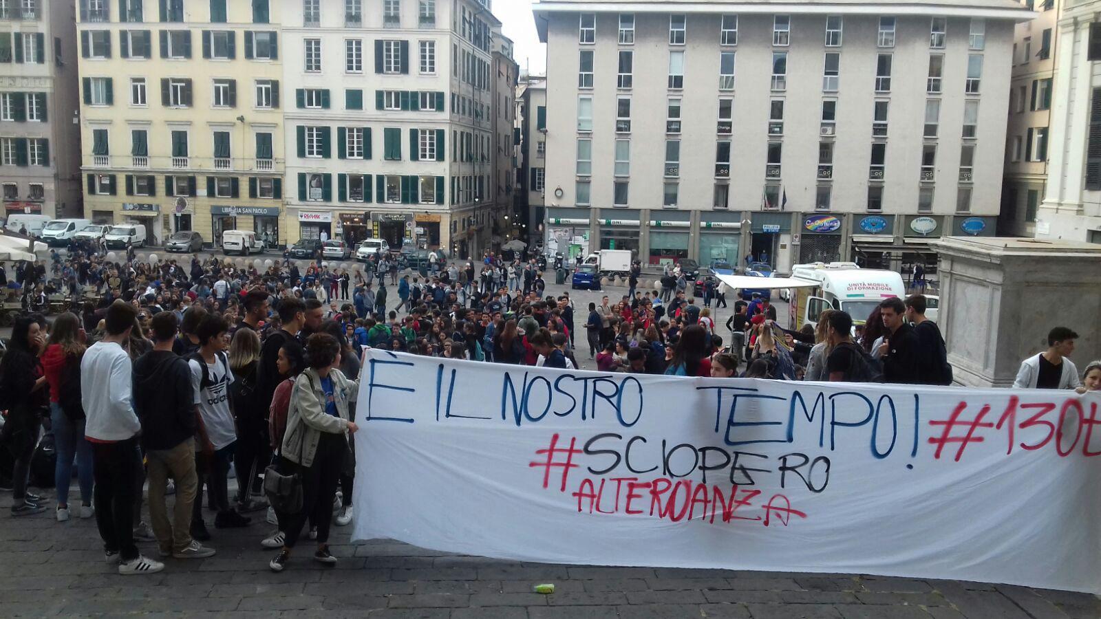 Protestano contro il tempo "sprecato" gli studenti a Genova