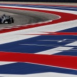 Il pilota della Mercedes Lewis Hamilton affronta una delle curve del Gran Prix delle Americhe, sulla pista di Austin