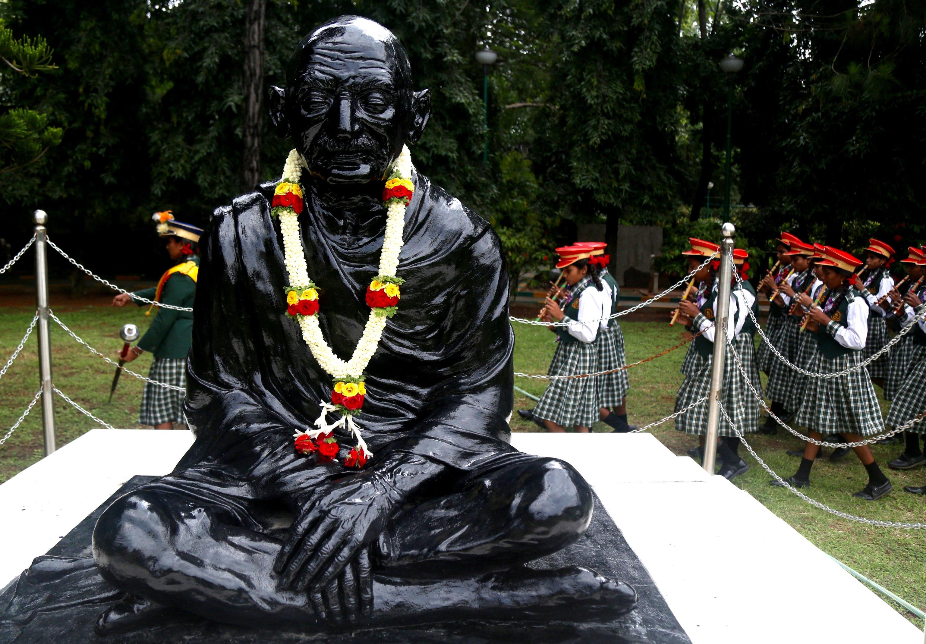 La statua dedicata a "Bapu" (Papà) a Bangalore