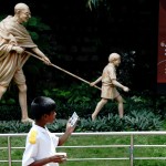 Un'altra statua dedicata al Mahatma nella città di Bangalore